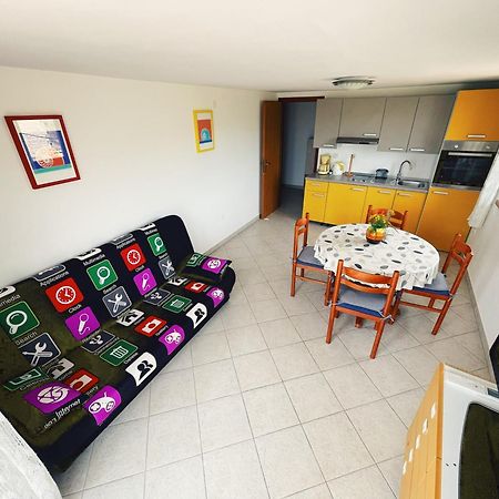 Apartments Kordic Vis Luaran gambar