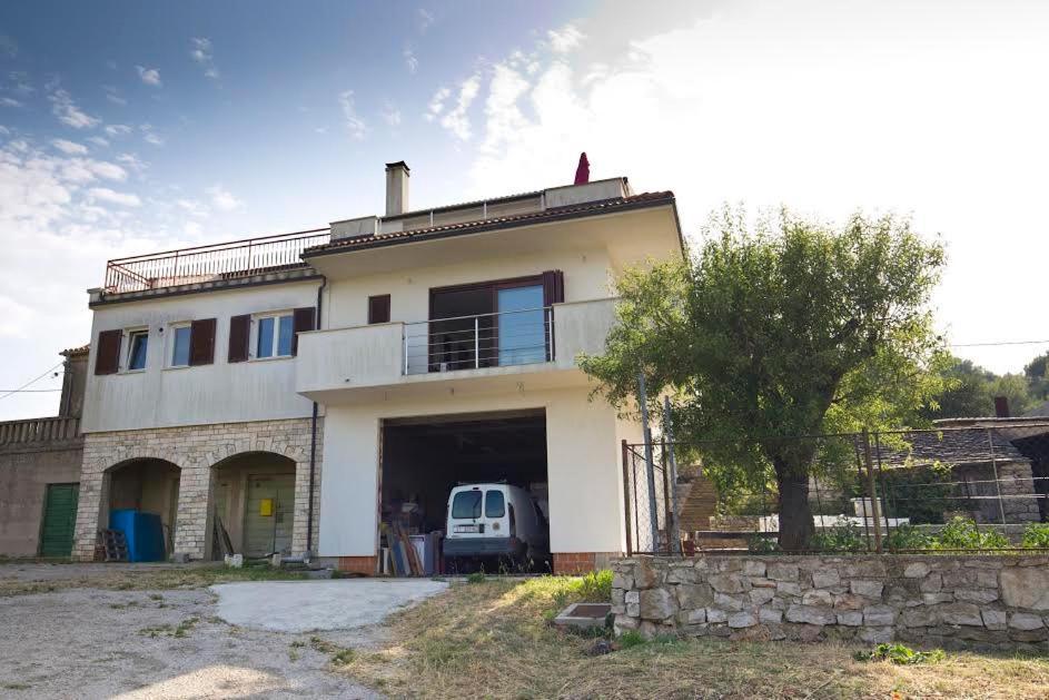 Apartments Kordic Vis Luaran gambar