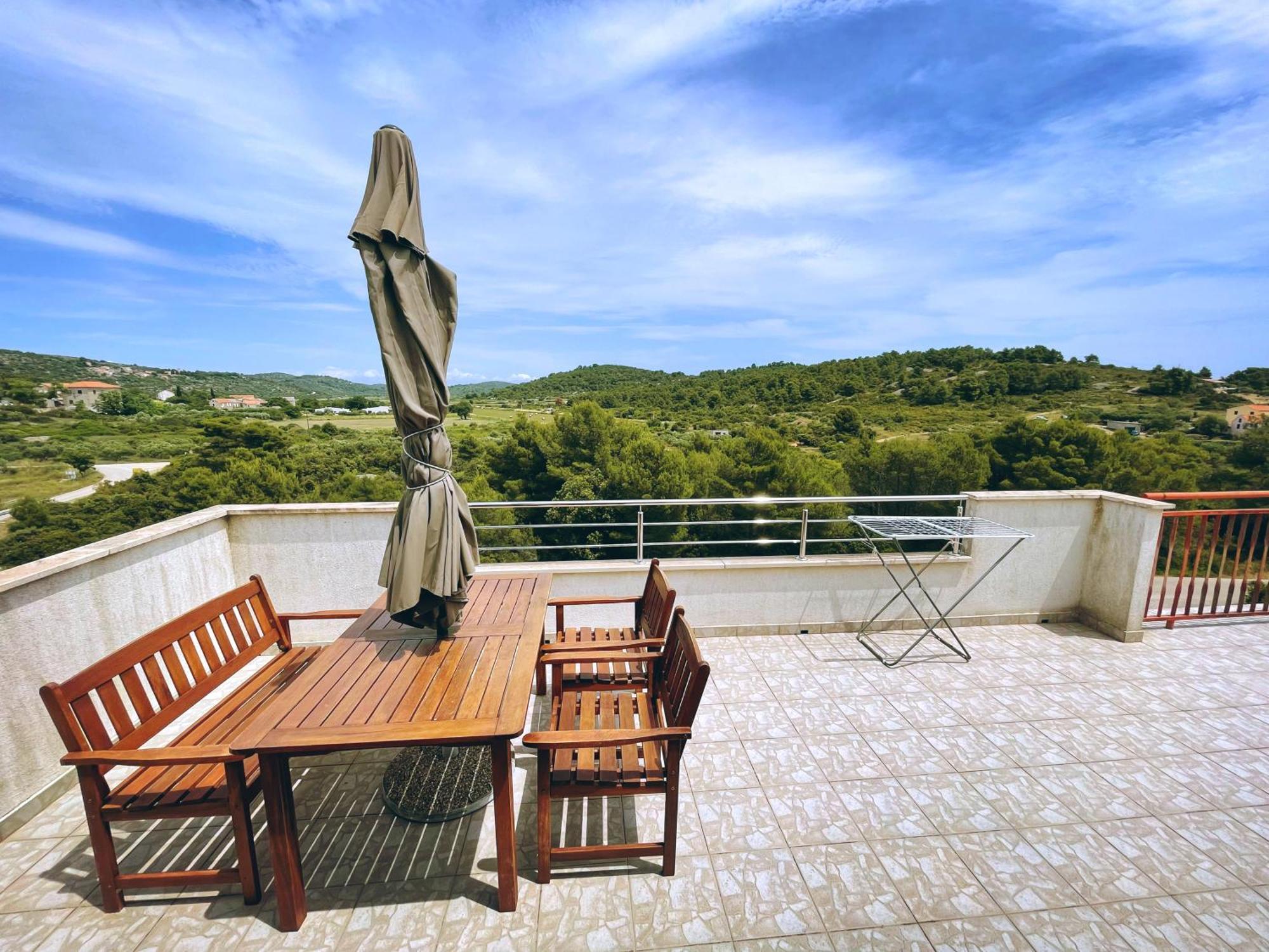 Apartments Kordic Vis Luaran gambar