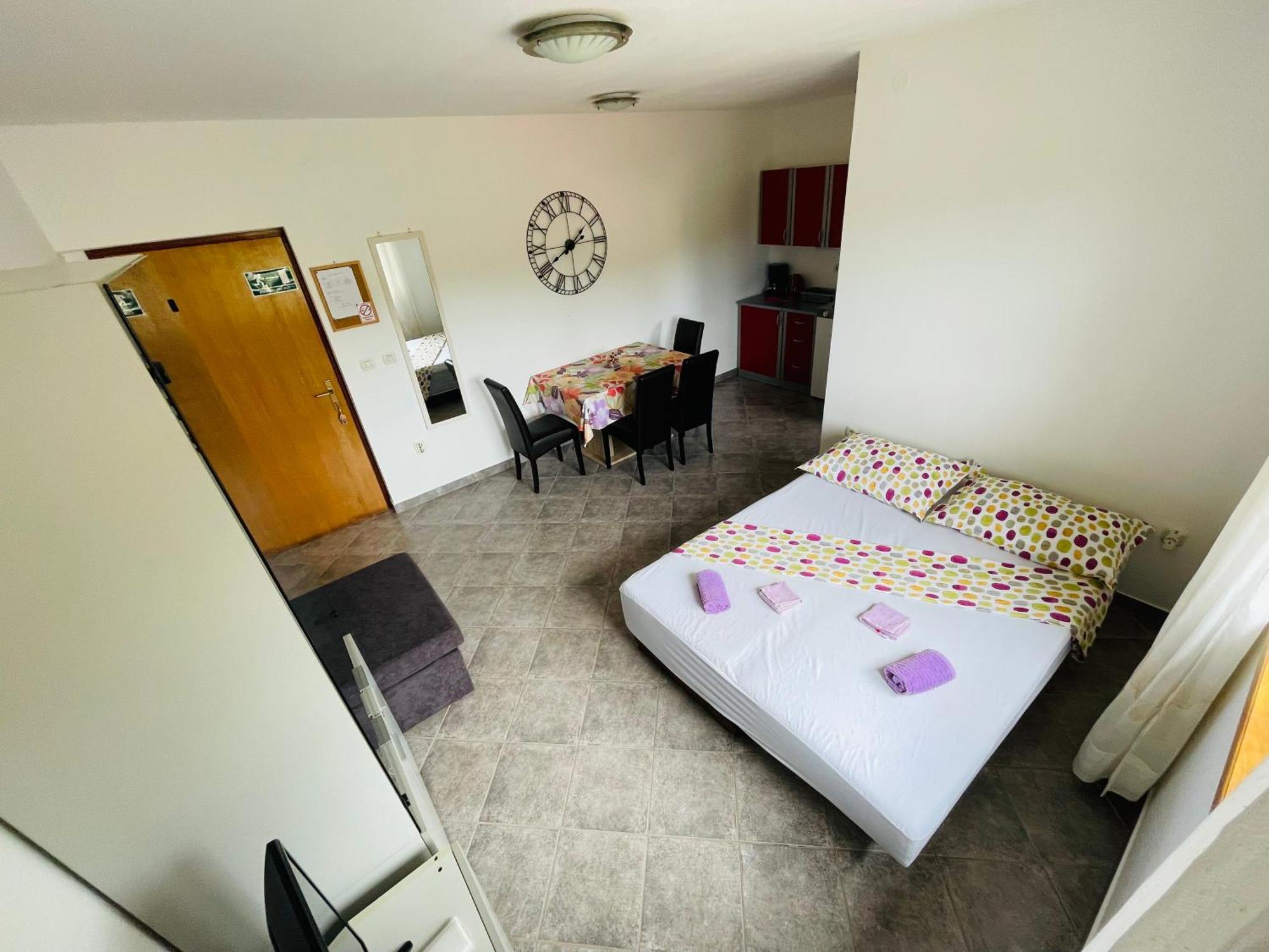 Apartments Kordic Vis Luaran gambar