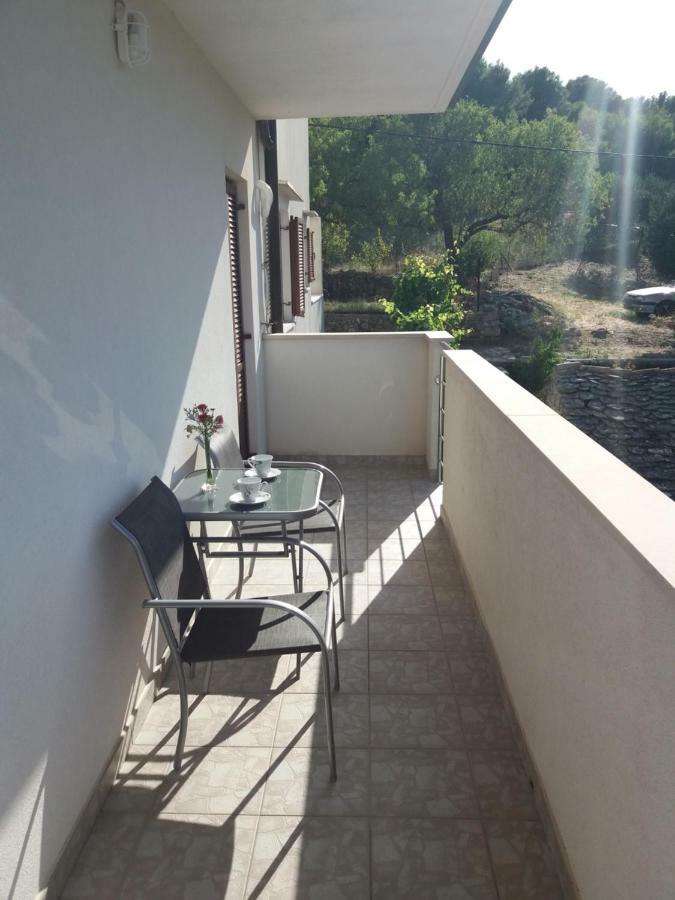 Apartments Kordic Vis Luaran gambar