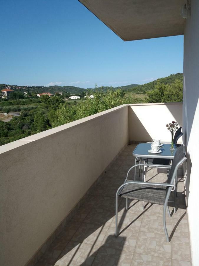 Apartments Kordic Vis Luaran gambar